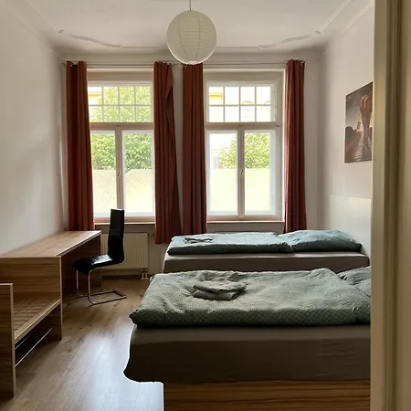 Gegenueber Vom Theater Apartamento *