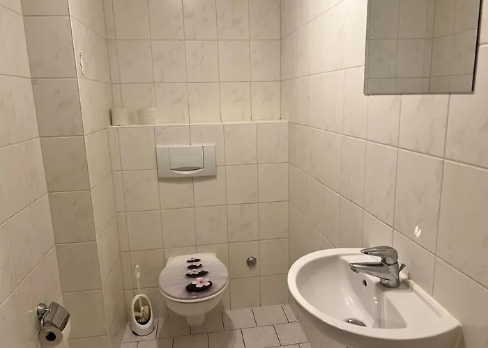 Gegenueber Vom Theater 게라